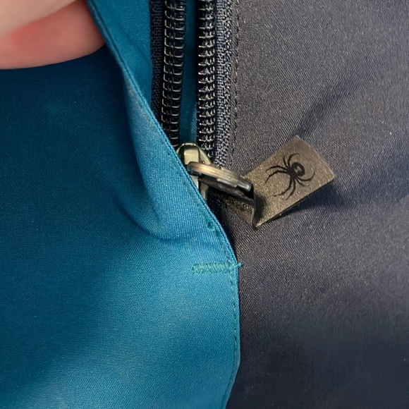 Spyder Blue and Navy Puffer Ski Snow Jacket for Outdoor Adventures - Picture 4 of 8